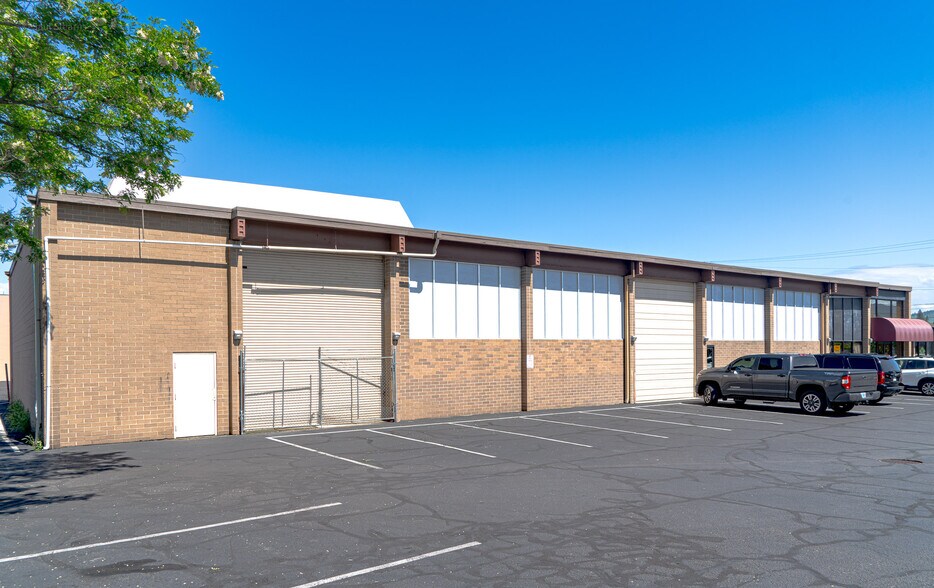 820 S Central Ave, Medford, OR à louer - Photo de l’immeuble – Image 2 sur 9