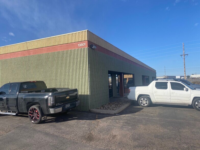 13801 E Smith Dr, Aurora, CO à vendre - Photo de l’immeuble – Image 2 sur 16