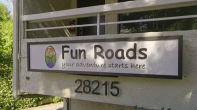 28215 Agoura Rd, Agoura Hills, CA à louer - Vidéo sur l’annonce professionnelle 