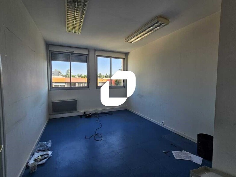 Bureau dans Champagne-au-Mont-d'Or à vendre - Photo de l’immeuble – Image 3 sur 5