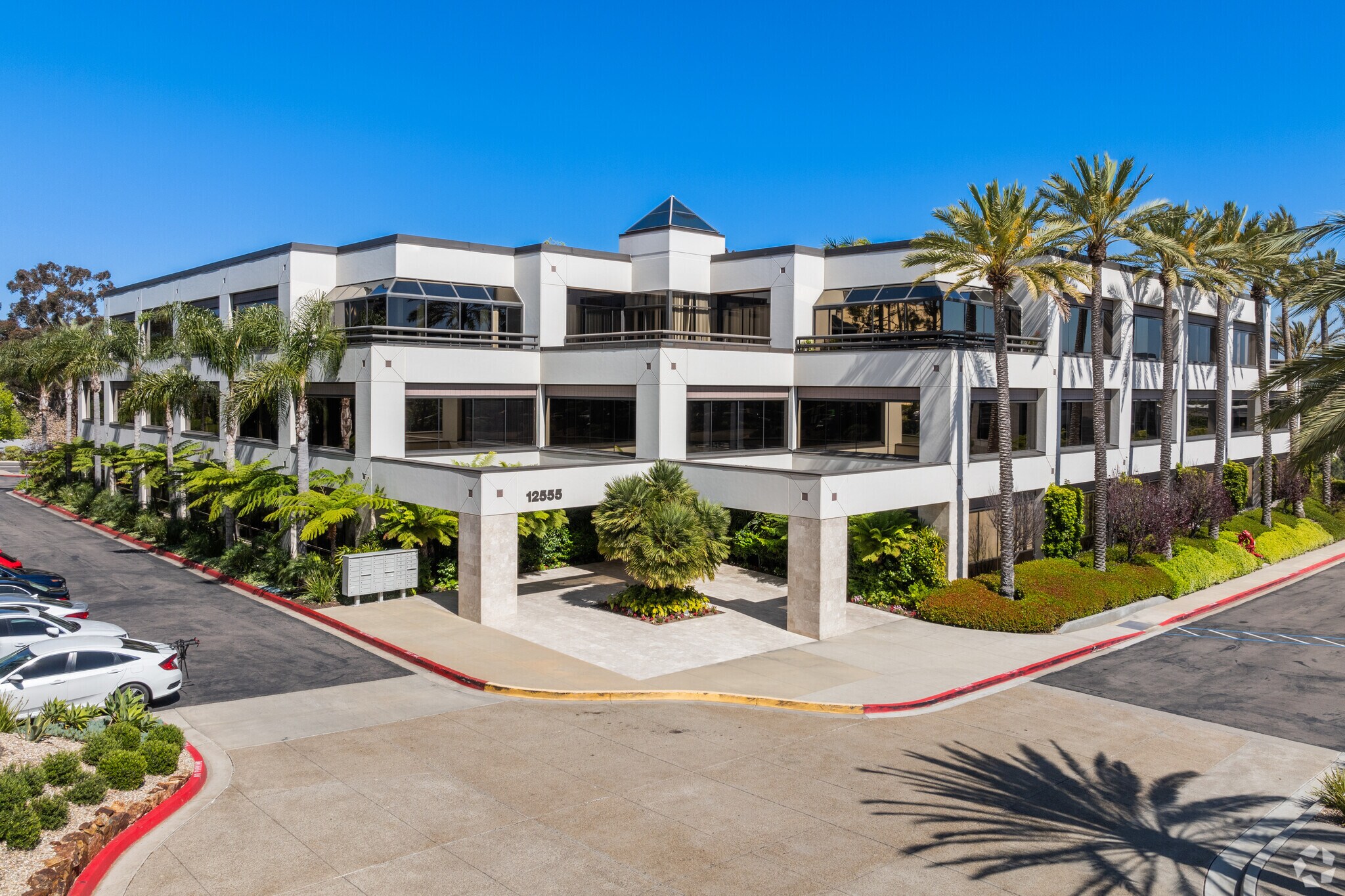 12555 High Bluff Dr, San Diego, CA à louer Photo de l’immeuble– Image 1 sur 14