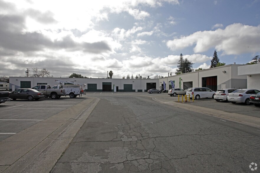 2400-2416 Tower Ave, Sacramento, CA à vendre - Photo de l’immeuble – Image 2 sur 3