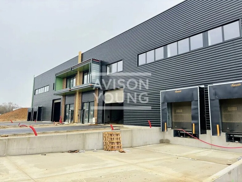 Local d’activités dans La Queue-en-Brie à louer - Photo de l’immeuble – Image 3 sur 10