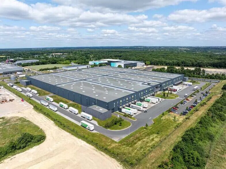 Industriel/Logistique dans SAINT-JEAN-DE-LINIÈRES à louer - Photo de l’immeuble – Image 3 sur 25