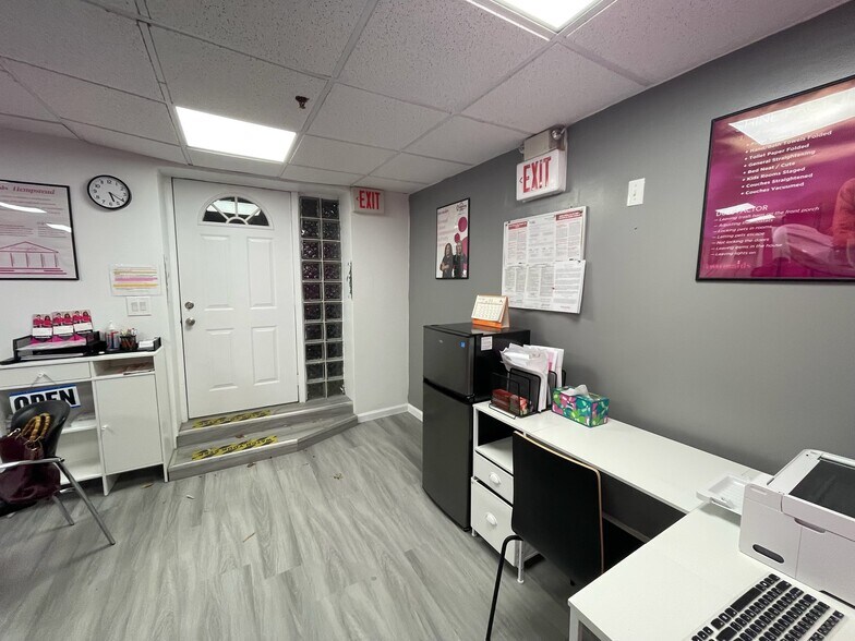 90 Main St, Mineola, NY à louer - Photo de l’immeuble – Image 3 sur 16