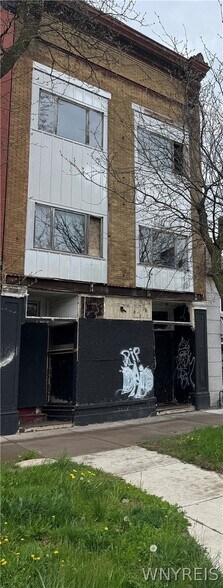 326 Niagara St, Niagara Falls, NY à vendre - Photo de l’immeuble – Image 2 sur 4