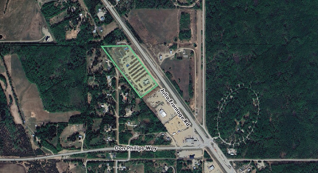 13470 Julia Frontage Rd, Charlie Lake, BC à vendre Photo principale– Image 1 sur 2