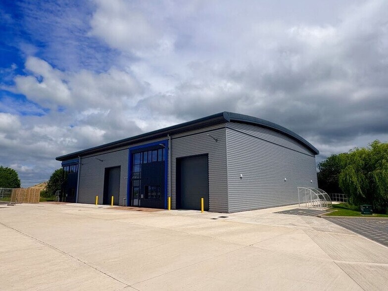 Units 14 & 15 Welsh Lane, Banbury à vendre - Photo de l’immeuble – Image 1 sur 30