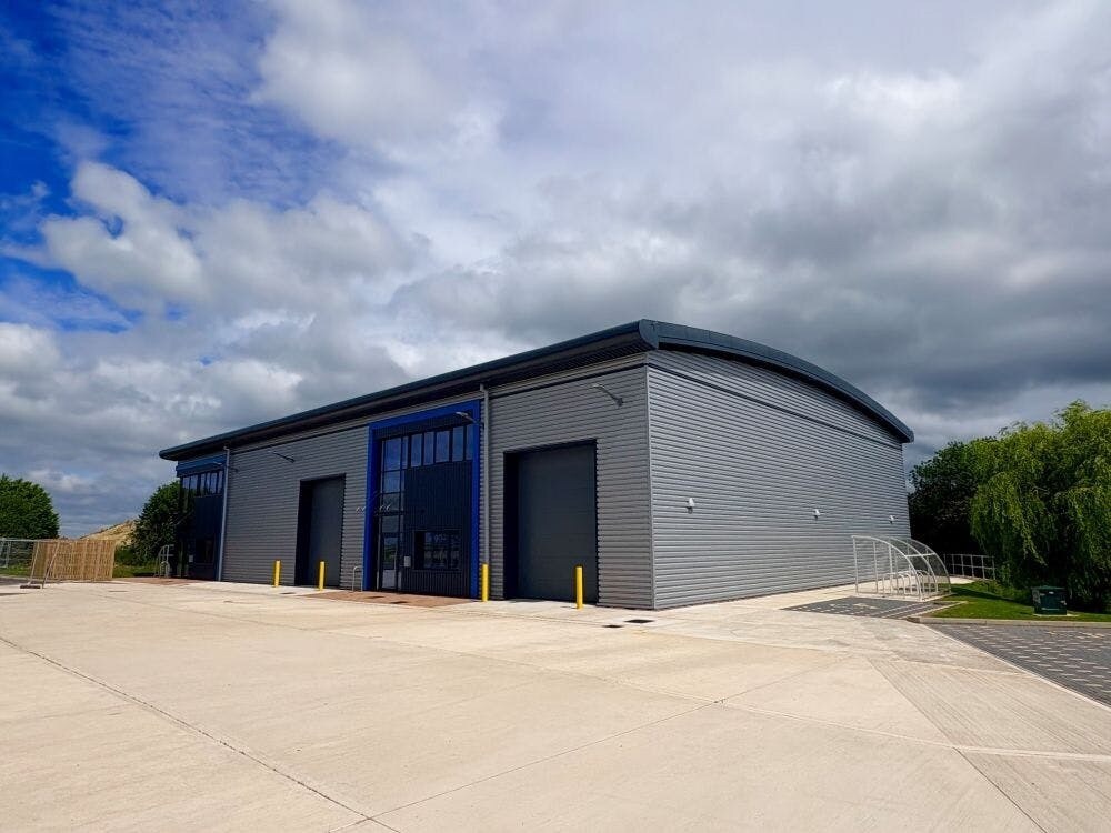 Units 14 & 15 Welsh Lane, Banbury à vendre Photo de l’immeuble– Image 1 sur 31