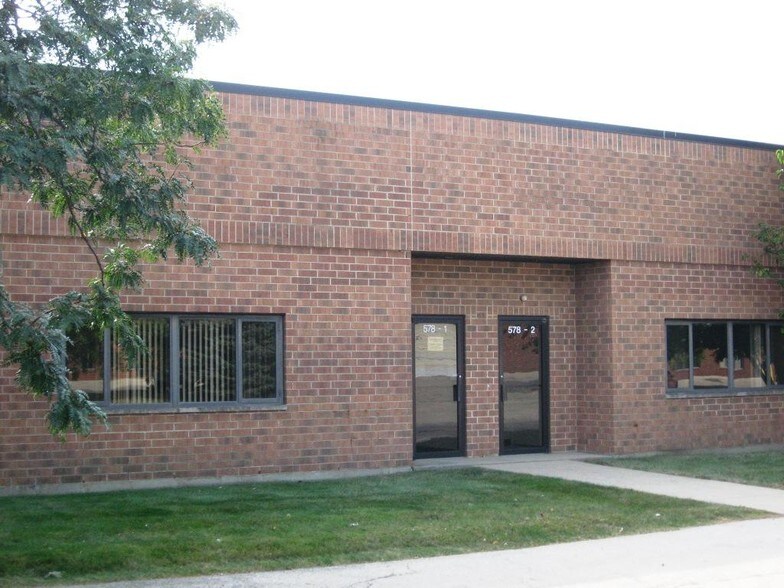 578 Rock Rd, East Dundee, IL à louer - Photo de l’immeuble – Image 1 sur 13