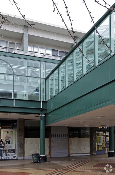 32 The Precinct, Coventry à vendre - Photo principale – Image 1 sur 2