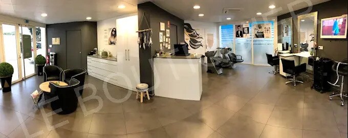 Local commercial dans Saint-Mitre-les-Remparts à vendre - Photo intérieure – Image 2 sur 3