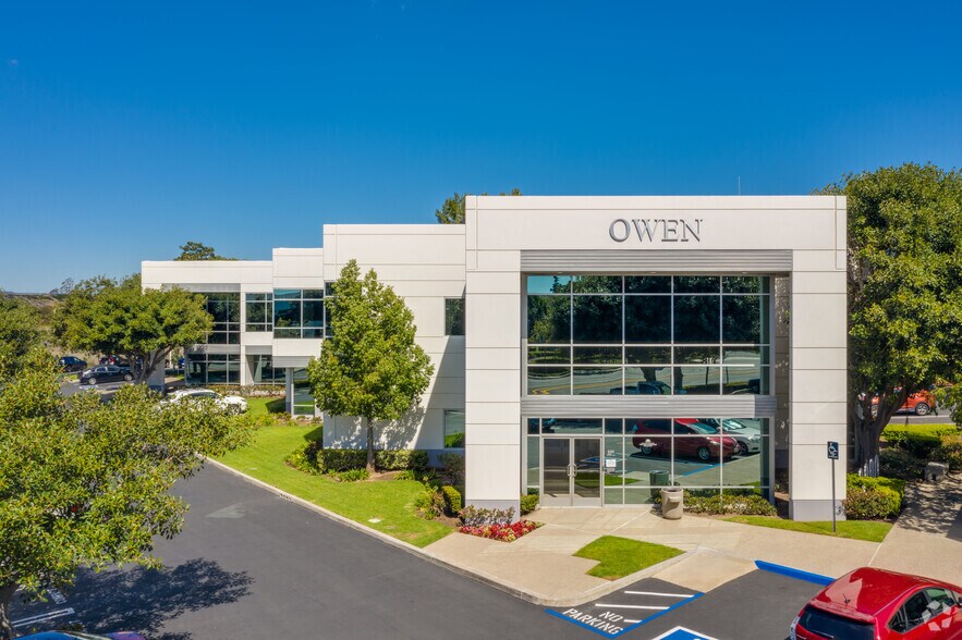 212 Technology Dr, Irvine, CA à louer - Photo principale – Image 3 sur 115