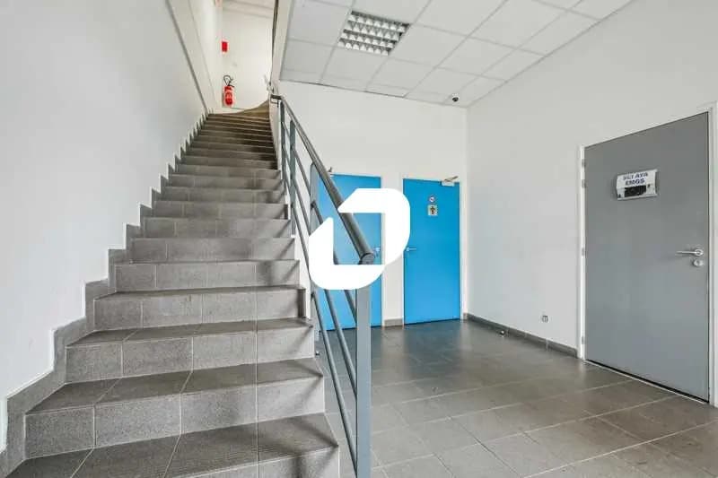 Bureau dans Stains à louer - Photo de l’immeuble – Image 3 sur 14