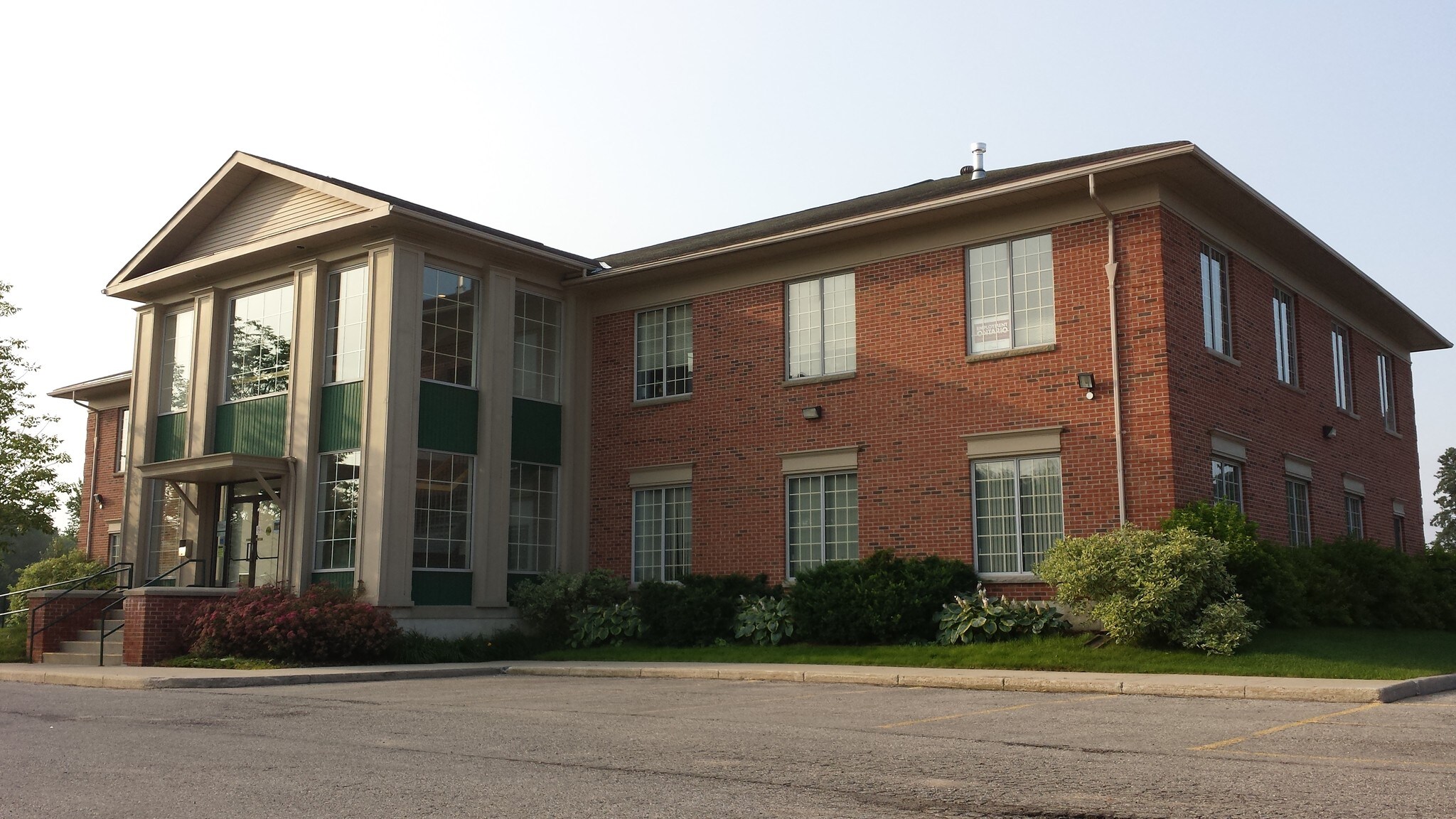 200 McNab St, Brockton, ON à louer Photo de l’immeuble– Image 1 sur 4