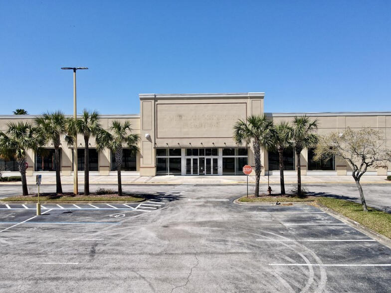 1924 W International Speedway Blvd, Daytona Beach, FL à louer - Photo de l’immeuble – Image 1 sur 14