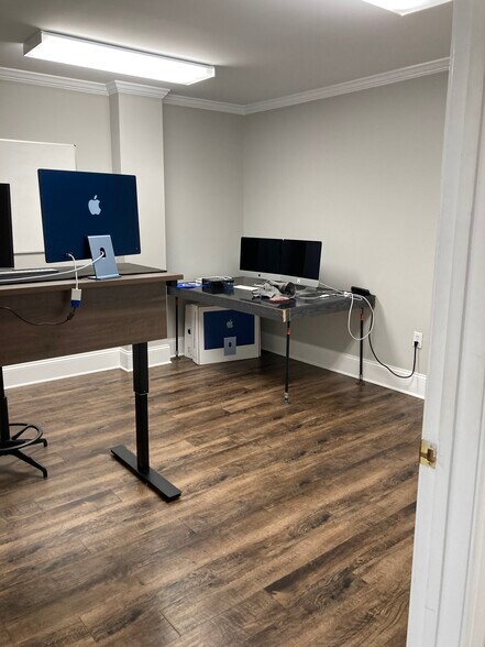 378 Crompton St, Charlotte, NC à louer - Photo de l’immeuble – Image 2 sur 13