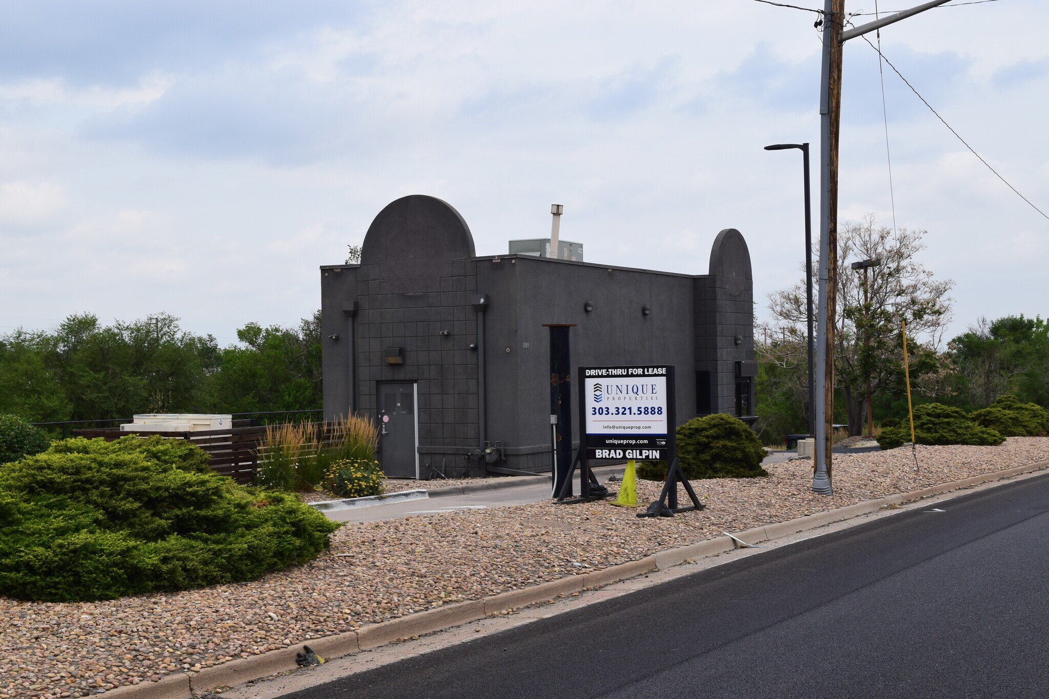 1285 S Santa Fe Dr, Denver, CO à louer Photo de l’immeuble– Image 1 sur 17