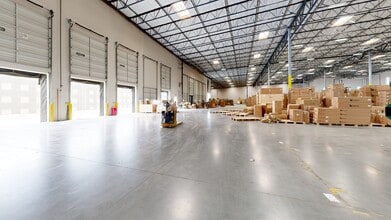 959 E 3rd St, Corona, CA à louer Numérisation 3D Matterport– Image 2 sur 15