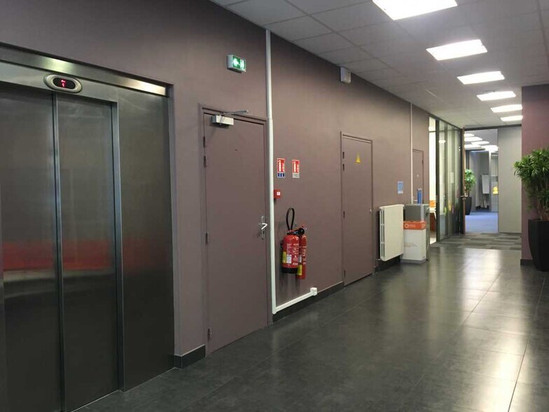 Bureau dans Lille à louer - Photo de l’immeuble – Image 2 sur 11