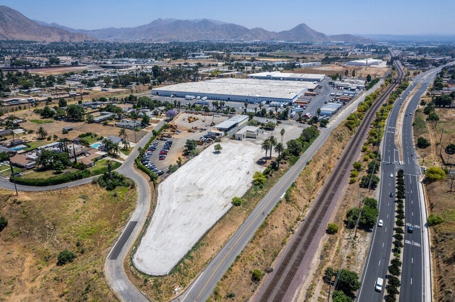 21600 Walnut Ave, Grand Terrace, CA à vendre - Photo de l’immeuble – Image 2 sur 22