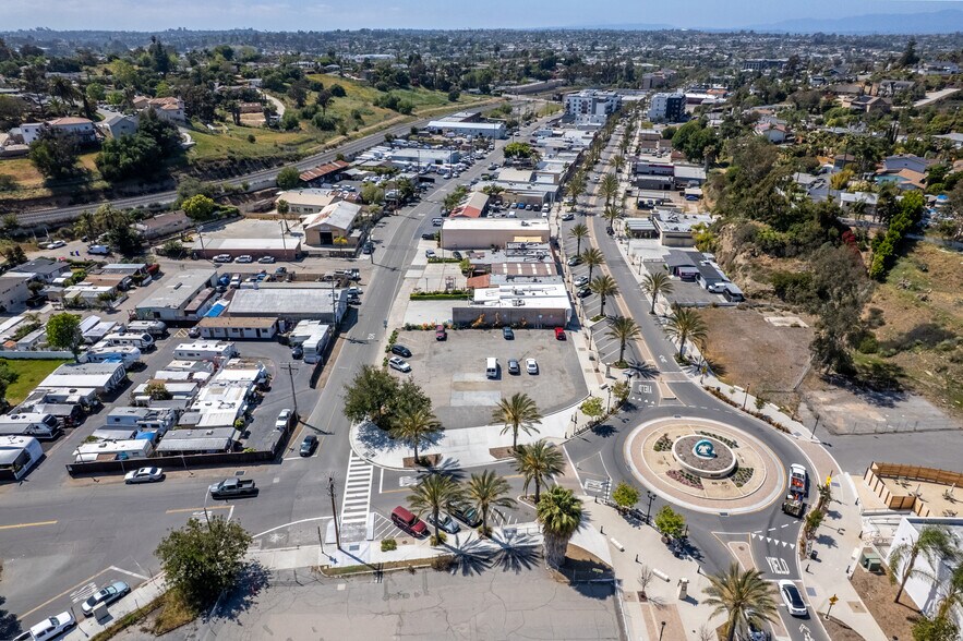 745 S Santa Fe Ave, Vista, CA à vendre - Photo de l’immeuble – Image 3 sur 3