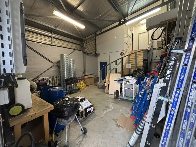 Local d’activités dans Saint-Aunès à louer - Photo intérieure – Image 2 sur 4