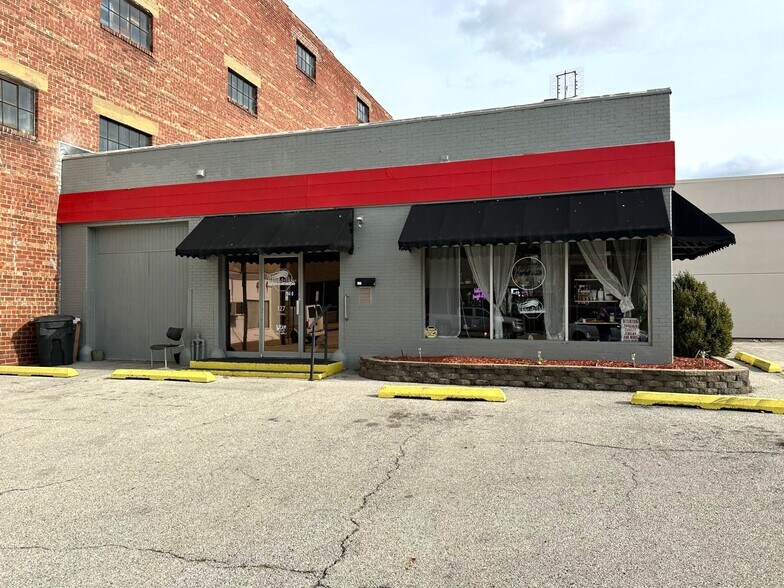 127 N Cherry St, Galesburg, IL à vendre - Photo de l’immeuble – Image 2 sur 15