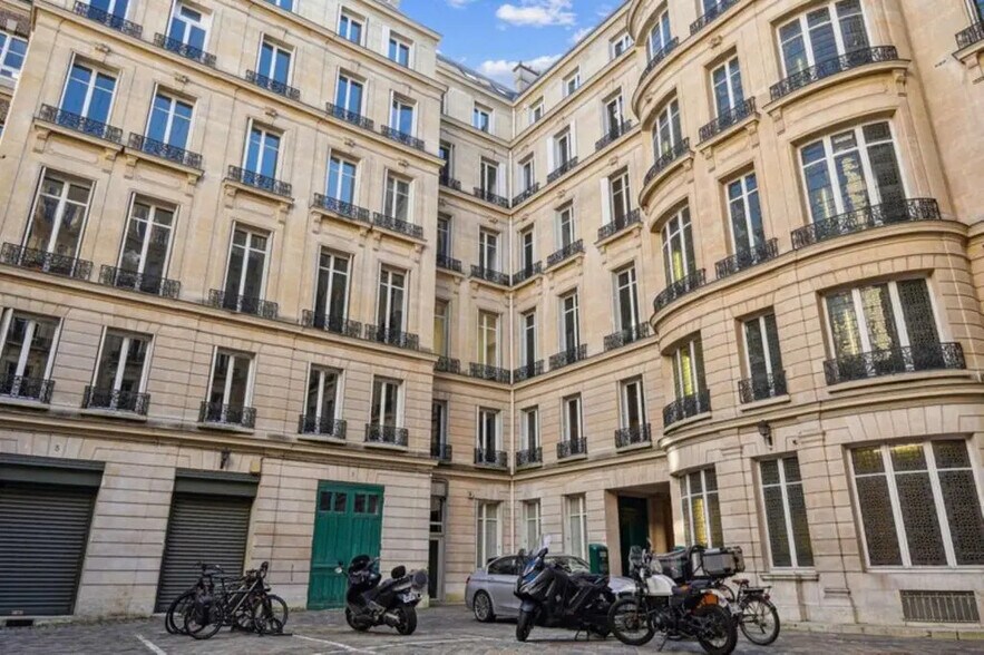 10-12 Avenue De Messine, Paris à louer - Photo de l’immeuble – Image 2 sur 9