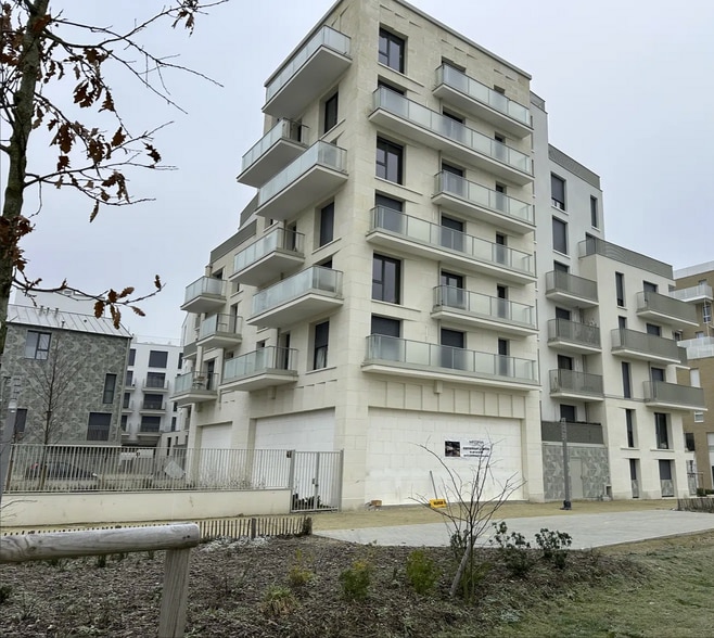 2 Rue Benoîte Groult, Bondy à louer - Photo principale – Image 1 sur 2