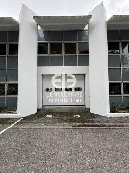 Industriel/Logistique dans Valbonne à louer - Photo de l’immeuble – Image 3 sur 4