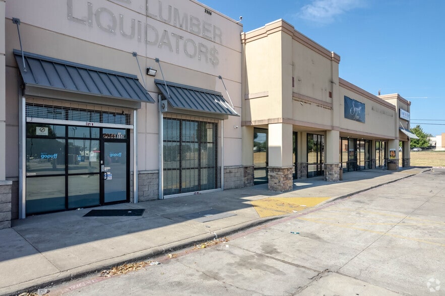 2984 W Wheatland Rd, Dallas, TX à louer - Photo de l’immeuble – Image 2 sur 6
