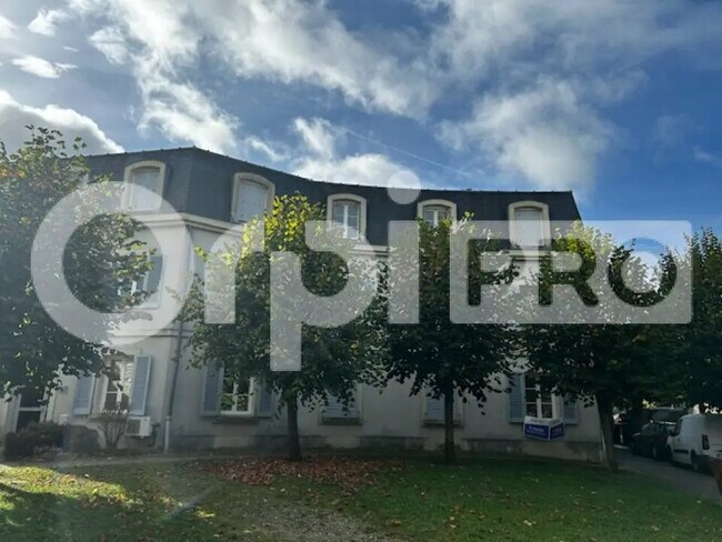 Plus de détails pour Local d'activités à louer