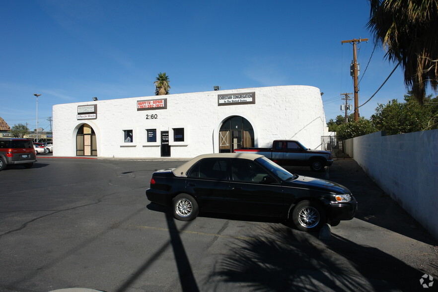 2160 W Charleston Blvd, Las Vegas, NV à louer - Photo principale – Image 1 sur 4