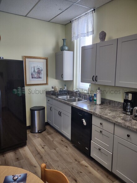 2111 Plum St, Aurora, IL à louer - Photo intérieure – Image 3 sur 5