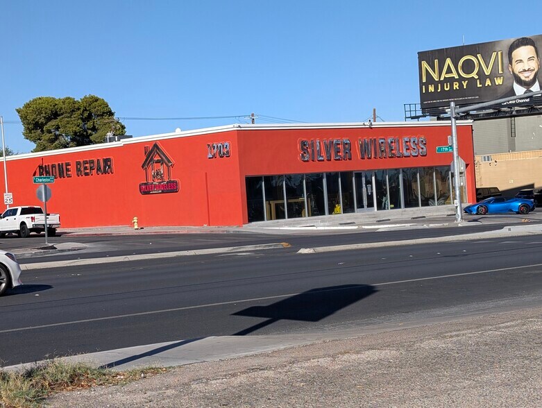 1703 E Charleston Blvd, Las Vegas, NV à vendre - Photo de l’immeuble – Image 1 sur 28