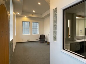 151 W Washington Ave, Washington, NJ à louer Hall d’entrée– Image 2 sur 4