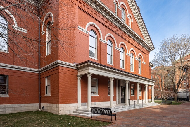 Plus de détails pour 43 Thorndike St, Cambridge, MA - Bureau à louer