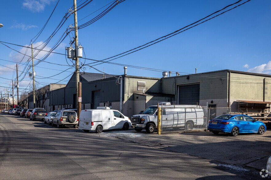 429-449 Schiller St, Elizabeth, NJ à louer - Photo de l’immeuble – Image 3 sur 5