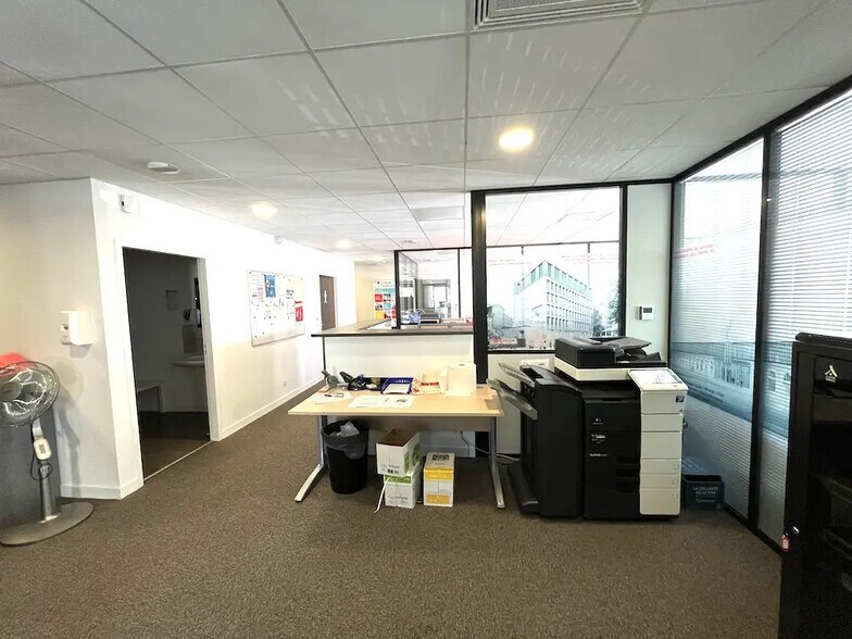 Bureau dans Saint-Just-Saint-Rambert à louer - Photo de l’immeuble – Image 2 sur 8