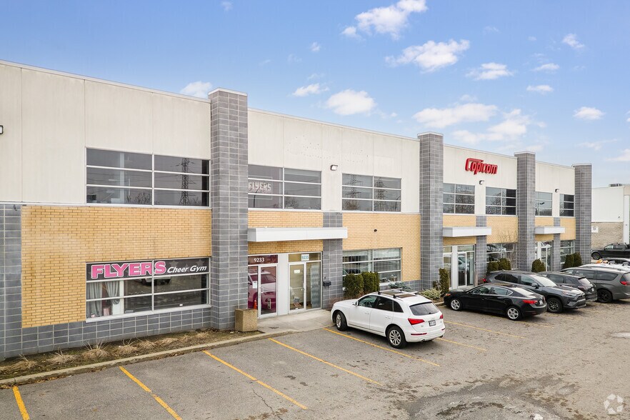 9233-9245 Rue Thimens, Montréal, QC à vendre - Photo de l’immeuble – Image 2 sur 17