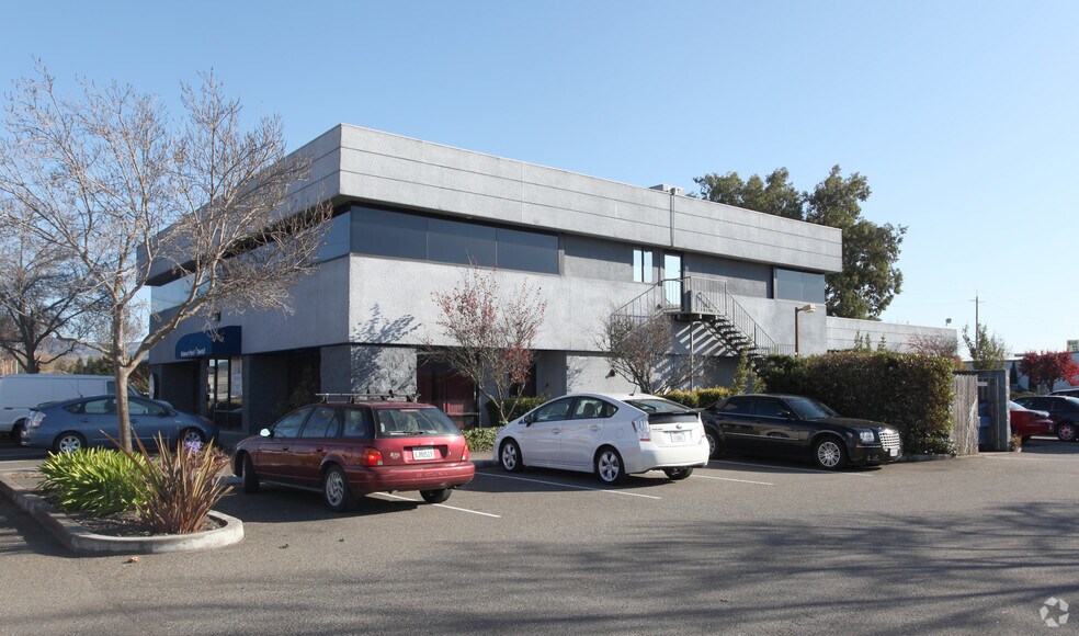 5755 Redwood Dr, Rohnert Park, CA à louer - Photo de l’immeuble – Image 3 sur 17