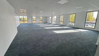 Plus de détails pour 44 Rue Pierre Curie, Plaisir - Bureau à louer