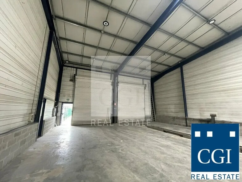 Local d’activités dans Le Versoud à louer - Photo de l’immeuble – Image 3 sur 4