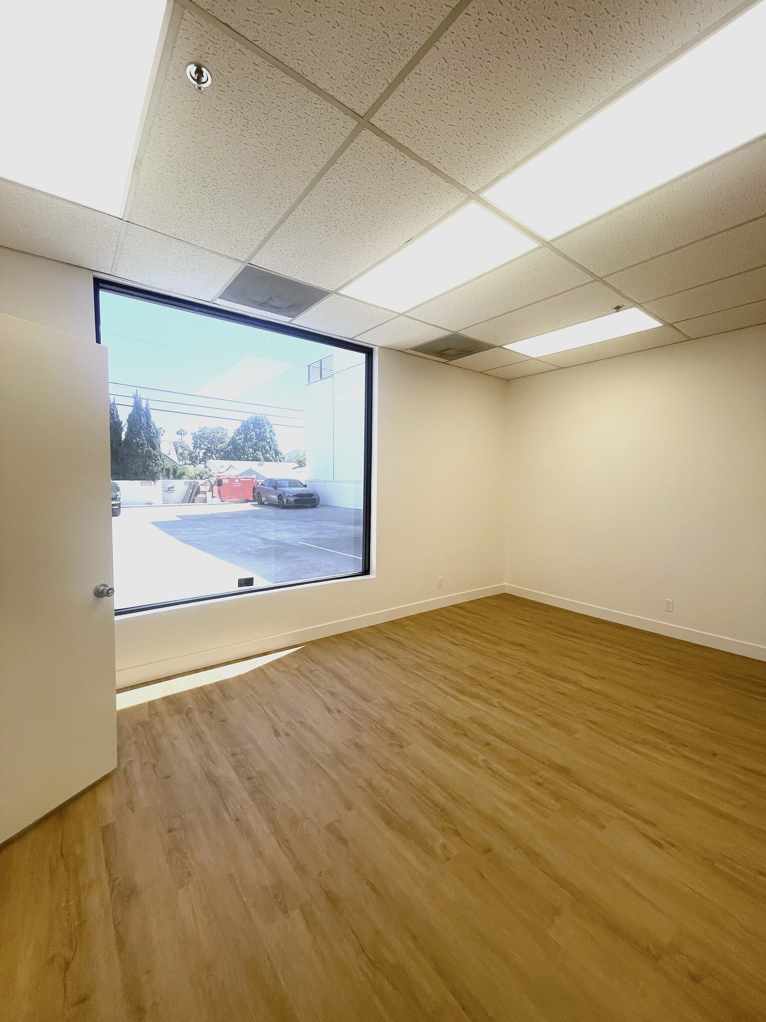 600 W Broadway, Glendale, CA à louer Photo intérieure– Image 1 sur 6