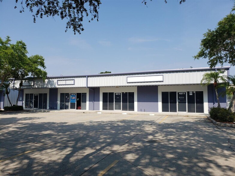 4515 Northgate Ct, Sarasota, FL à louer - Photo de l’immeuble – Image 2 sur 7
