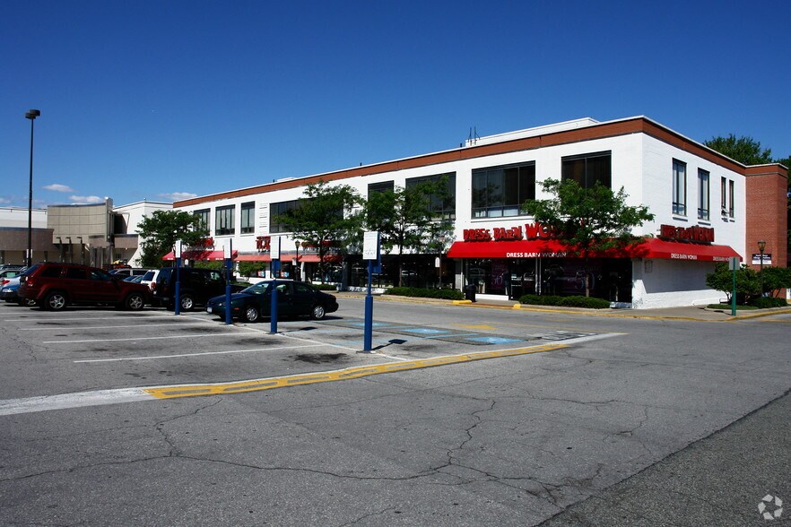 61-18 190th St, Fresh Meadows, NY à louer - Photo principale – Image 1 sur 13