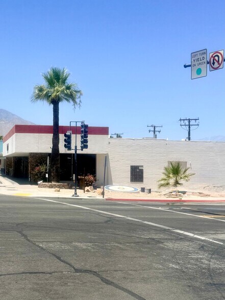 68482 E Palm Canyon Dr, Cathedral City, CA à vendre - Photo de l’immeuble – Image 2 sur 11