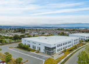 2115 North Loop Rd, Alameda, CA à louer Photo de l’immeuble– Image 2 sur 10