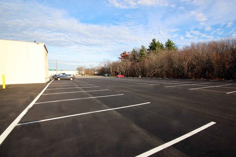 315 S Broadway, Salem, NH à louer - Photo de l’immeuble – Image 3 sur 5